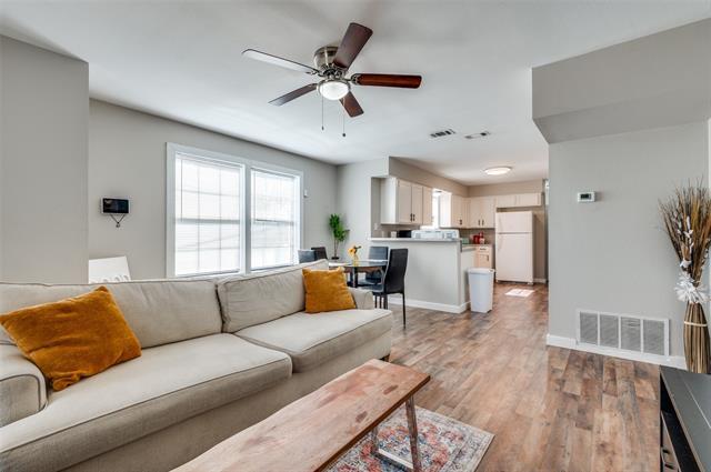 Building Photo - 1100 Thannisch Dr