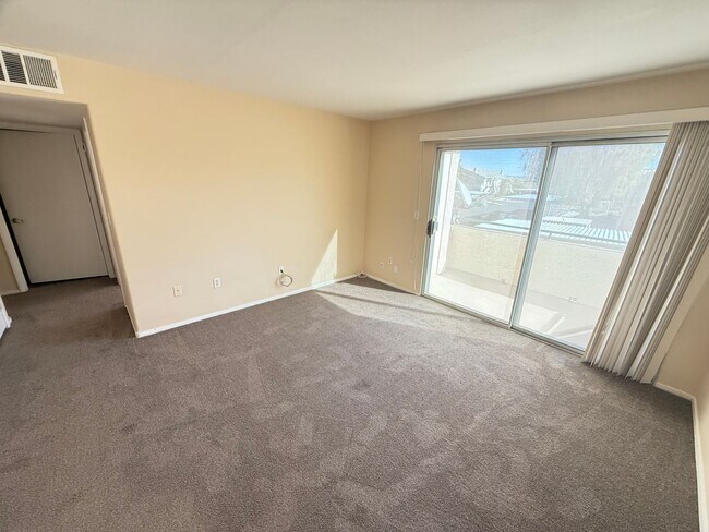 Building Photo - Gated condo Community