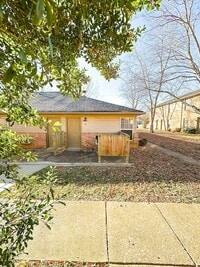 Building Photo - 100 Ballygar St