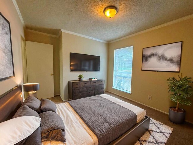 Building Photo - 5905 Burrough Dr