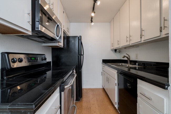 Building Photo - 2252 Via Aprilia