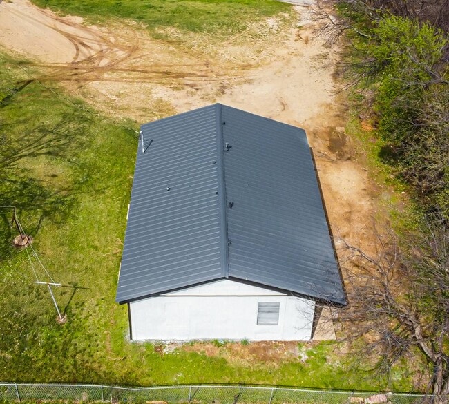 Building Photo - 1106 Brewster Ave