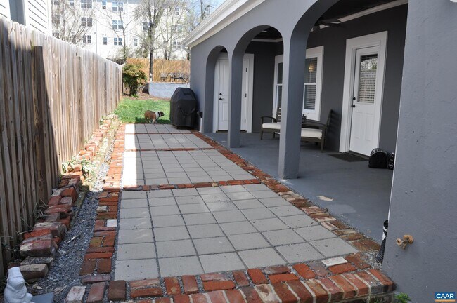 Building Photo - 827 Nalle St