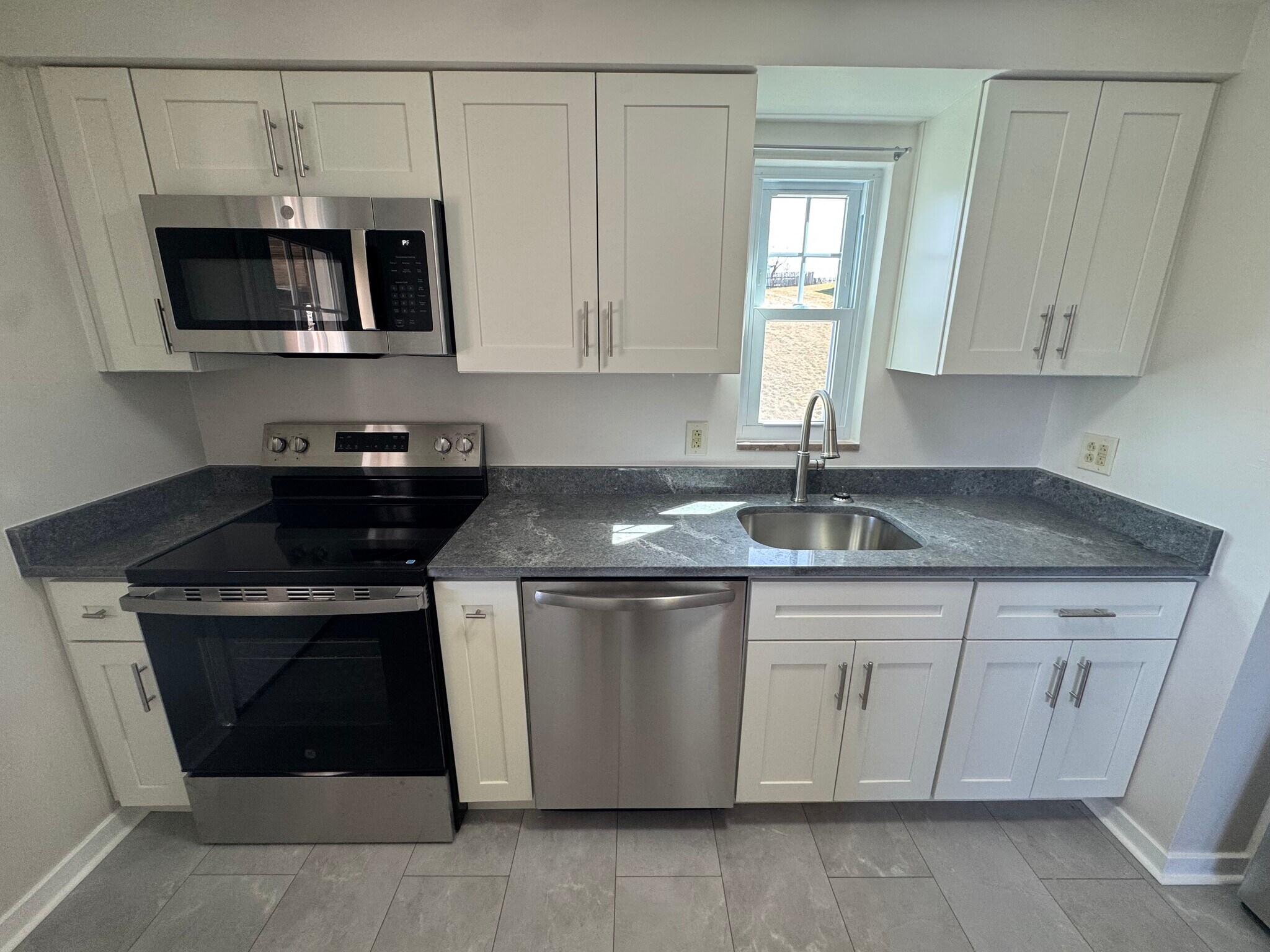 Building Photo - 801 Broadway Ave