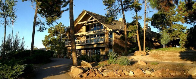 Building Photo - Warm & Spacious Woodmoor Home in a Fantast...