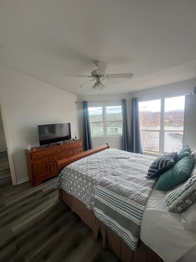 Building Photo - Lakeview Condo for Rent - The Ledges, Osage Beach!