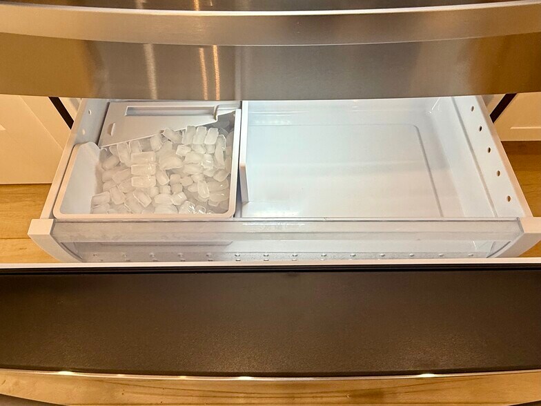 Building Photo - 906 Main St