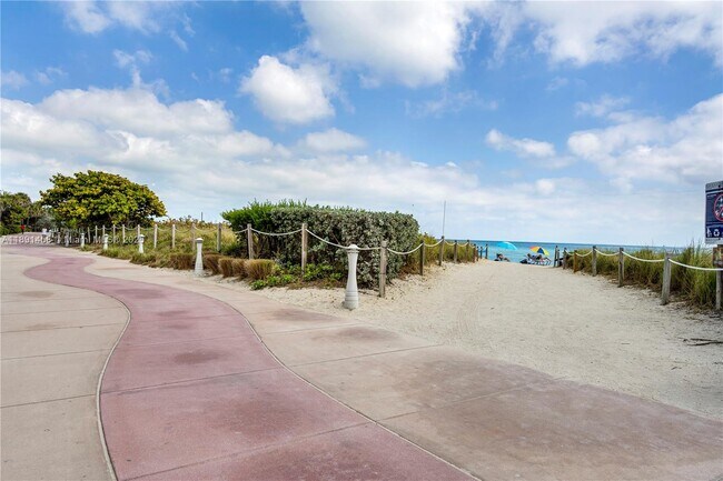 Building Photo - 6917 Collins Ave