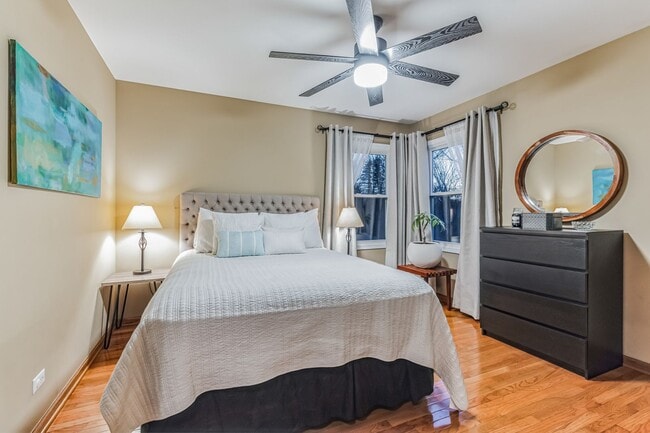 Building Photo - Fully Furnished 4 Bedroom 2.5 bathroom home in Bloomingdale