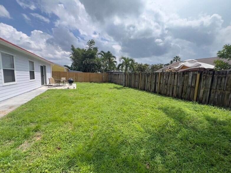 Building Photo - 7926 Burlwood Ln