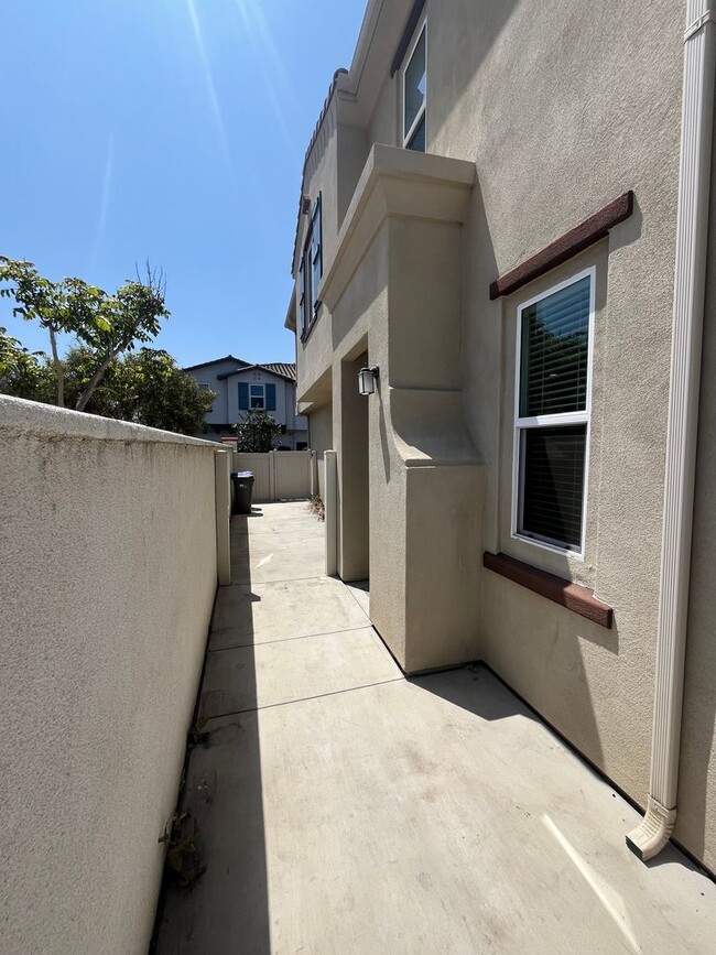 Building Photo - 4102 Calle Arbol