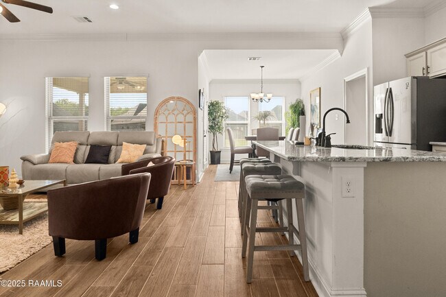 Building Photo - 120 Sugar Crest Dr