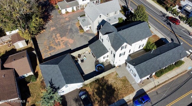 Building Photo - 109 E River Rd