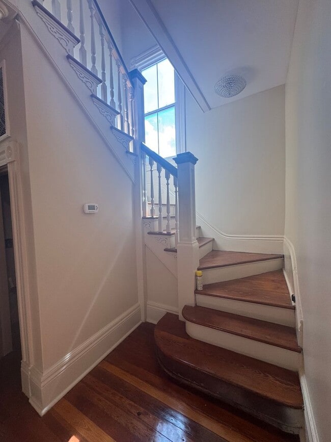 Building Photo - Gorgeous Two Story 3BD/2.5BA w/ Private Fenced in Backyard