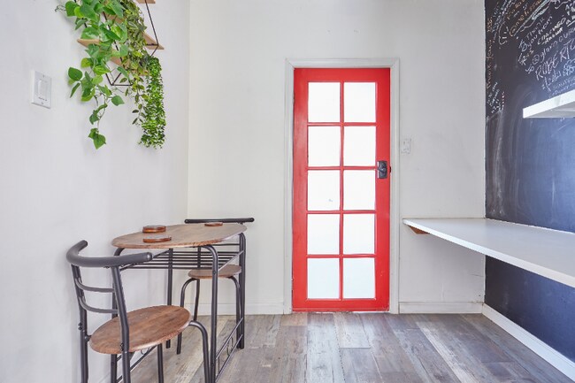 Building Photo - 1053 N Eastman Ave