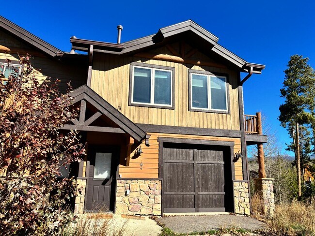 Building Photo - 831 Ermine Ln