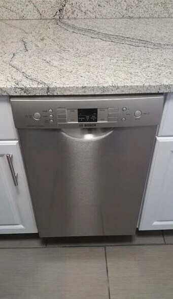 Building Photo - 35 Glencoe St