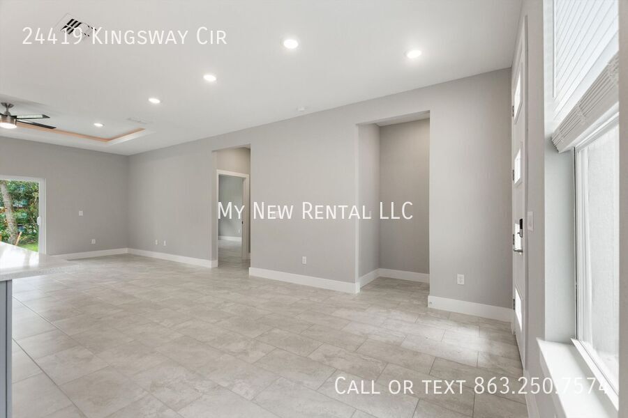 Building Photo - 24419 SW Kingsway Cir
