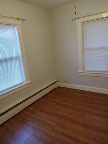 Building Photo - 63 Belmont St