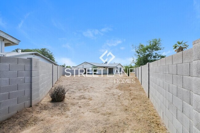 Building Photo - REDUCED!