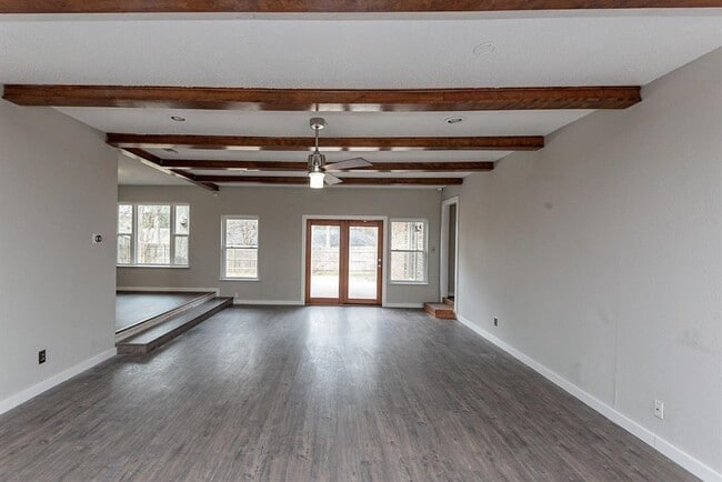 Building Photo - 228 Plainview Dr