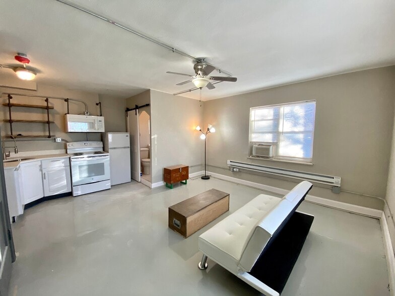 Building Photo - 3136 Grand Ave