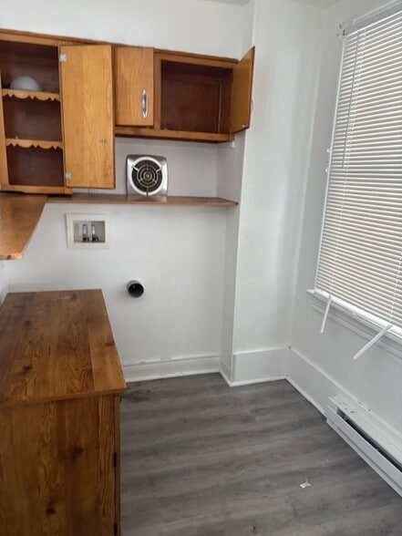 back laundry room - 105 W Ridge St