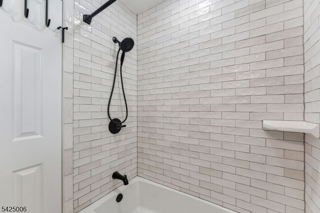 Building Photo - 3 Cypress Rd