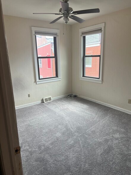 Building Photo - 2206 Sarah St