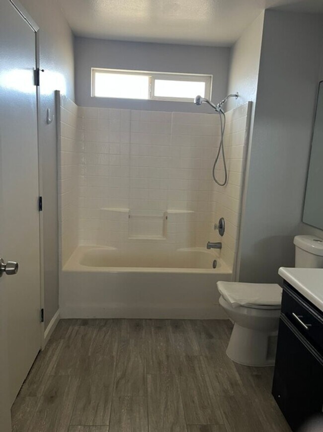 Building Photo - 3007 Brookside Dr