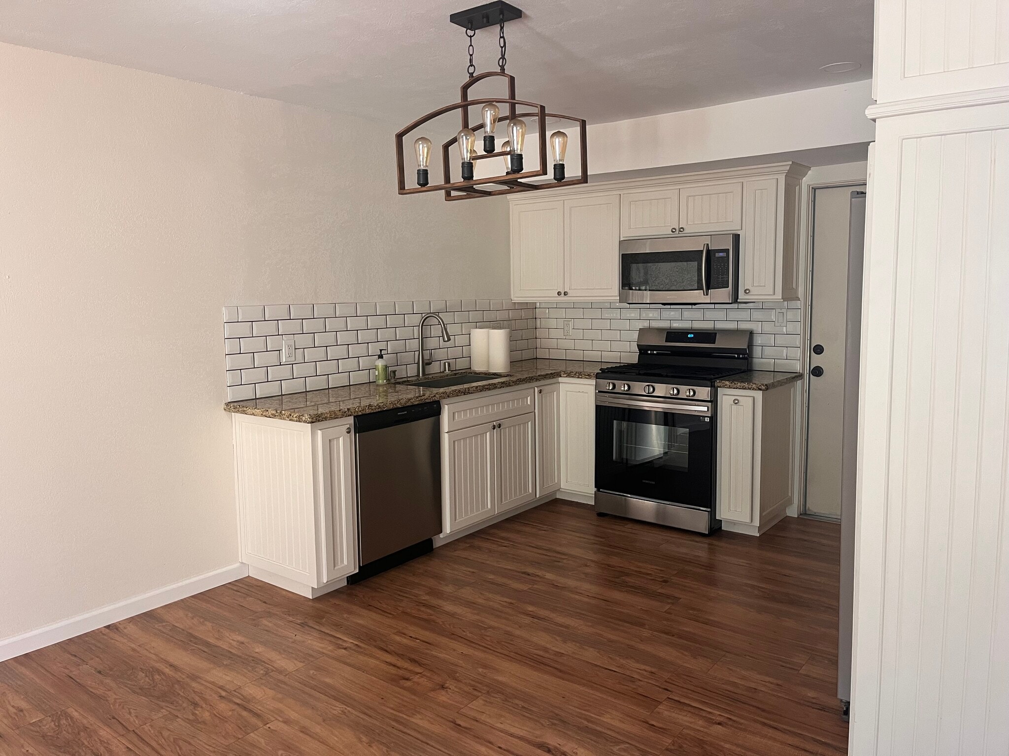 Building Photo - 3940 Silver Leaf Dr