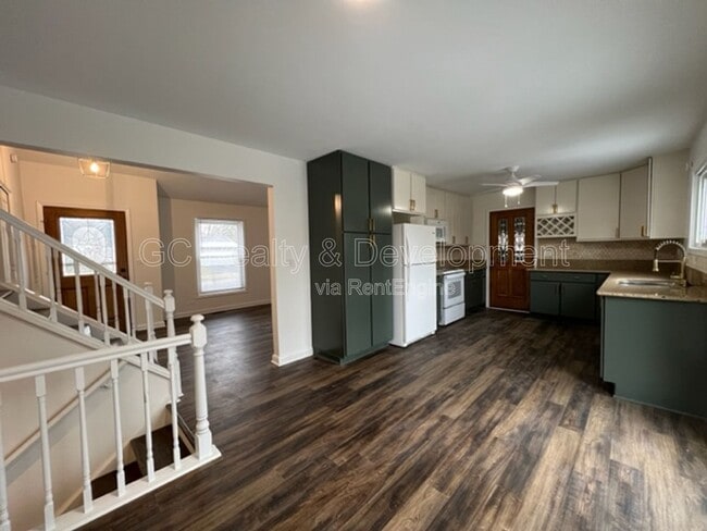 Building Photo - 231 Ridgefield Ln