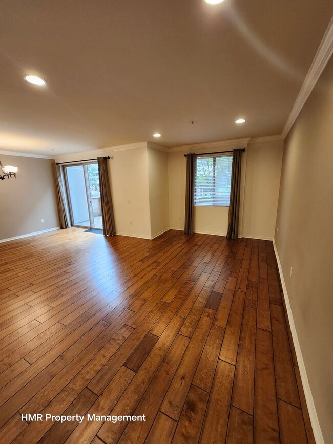 Building Photo - 2 bed 2.5 bath condominium at Lake at Waln...