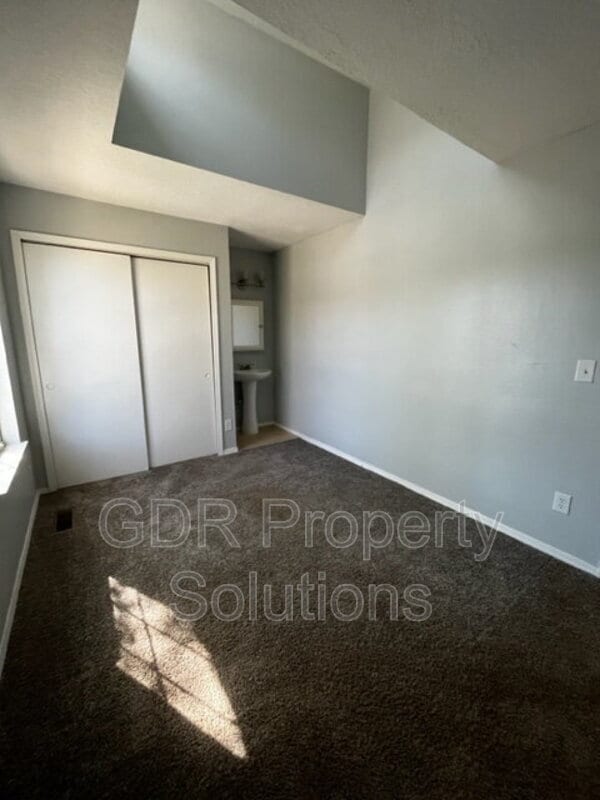 Building Photo - 700 Fruit Ave NW