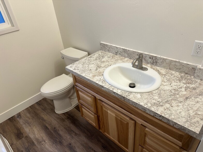 Building Photo - 479 W Center St