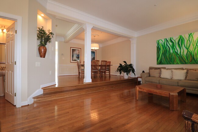 Building Photo - "Coming Soon" Luxury 4 Level Picturesque T...