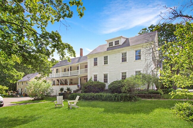 Building Photo - 35 Souhegan St