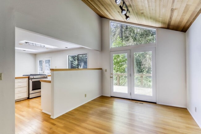 Building Photo - 3 Bedroom Home on Peaceful Property