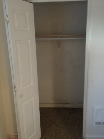 Building Photo - 13304 NE Glisan St