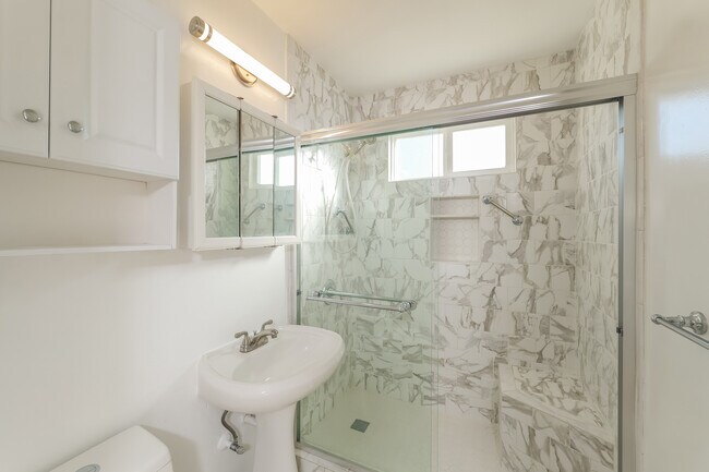 Building Photo - 30 Graystone Dr