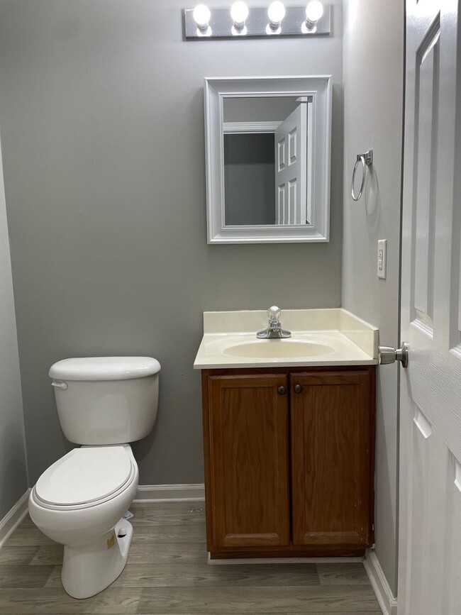 Building Photo - 3 BDRM 2 BA HOME BUILT IN 2004, 1208 SQ FT...