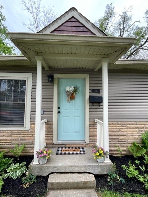 Building Photo - 214 E Vermilya Ave