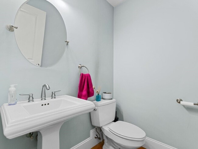 Building Photo - 22 Wellesley Ave