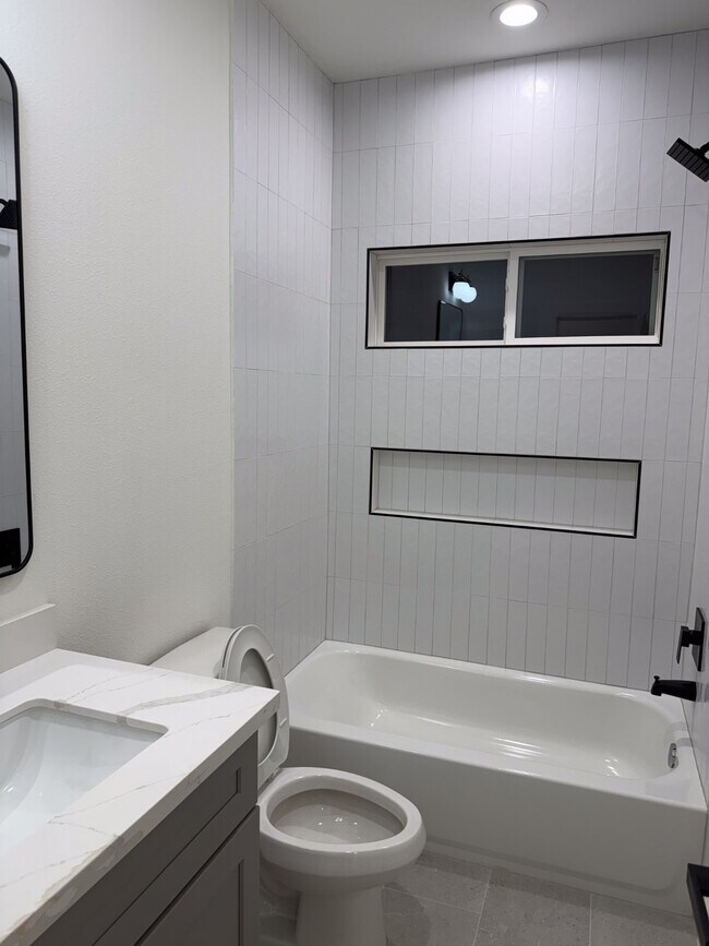 Building Photo - 9005 Comal St