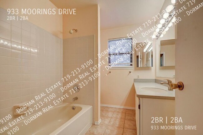 Building Photo - 933 Moorings Dr