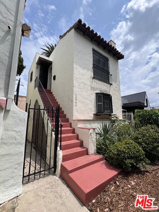 Building Photo - 1306 S Mansfield Ave