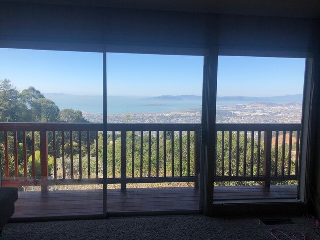 Building Photo - Lovely 3/2 home in the hills of El Cerrito with breathtaking views of the bay!