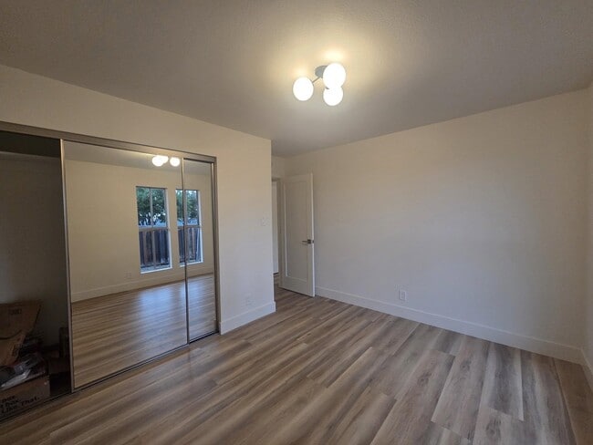 Building Photo - 1007 Bluebell Dr