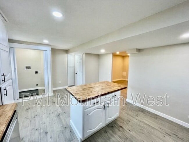 Building Photo - 762 Lacey Way