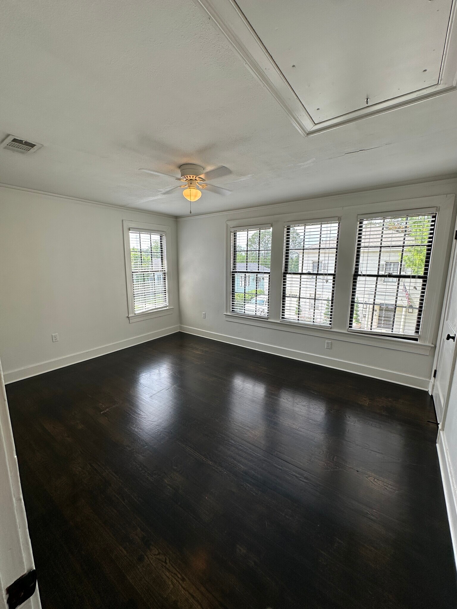 Building Photo - 772 Lakeland Dr